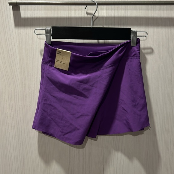NWT Nike Training Mid rise Purple Tennis Skort tight fit size medium Junior - Picture 4 of 8